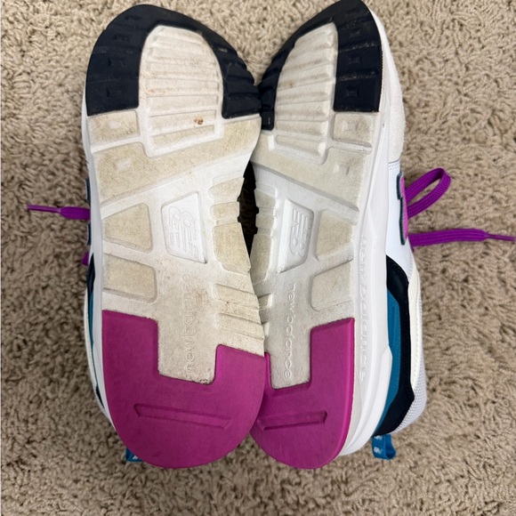 New Balance Women's 997H Sneakers in Sea Salt and Peony Colorway - Picture 7 of 8